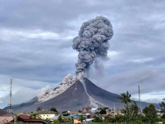 核废料可以放火山岩浆吗_核废料倒入火山_核废料倒入火山口